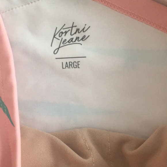 L alligator off the shoulder - Picture 2 of 2